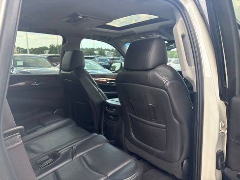 Used 2015 Cadillac Escalade Luxury AWD/4WD image 33