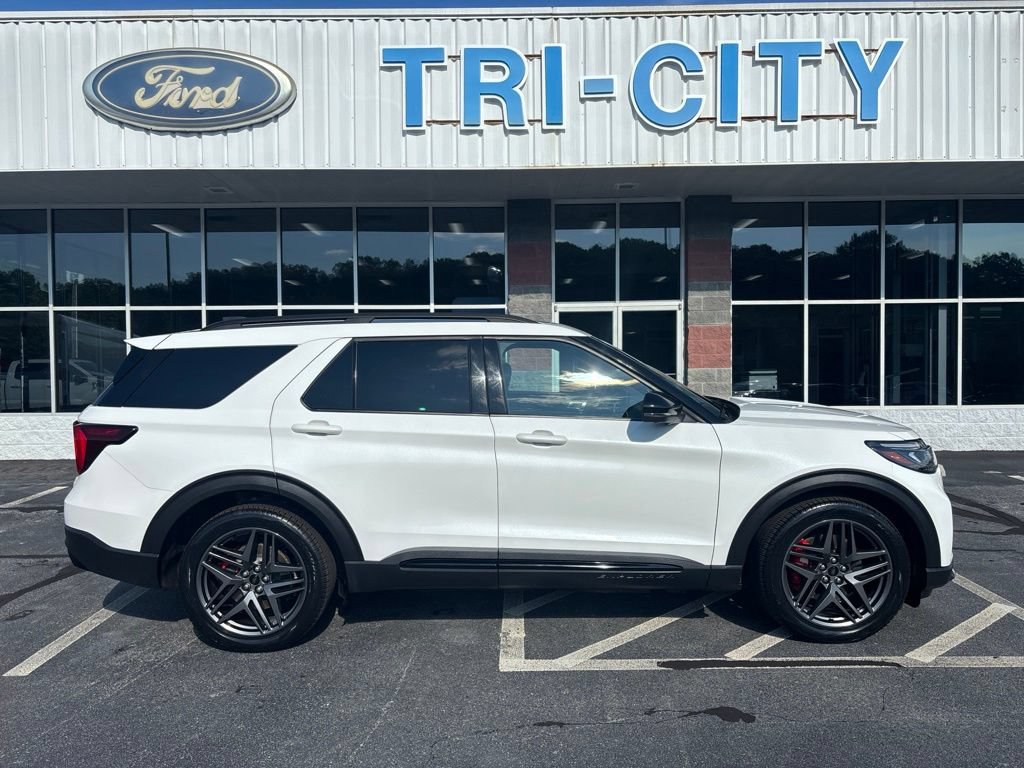 Used 2025 Ford Explorer ST AWD/4WD image 1