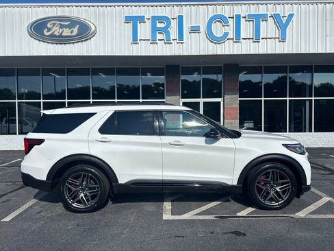 Used 2025 Ford Explorer ST AWD/4WD image 1