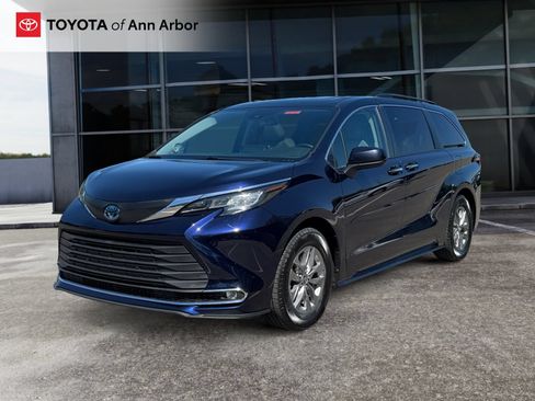 Used 2022 Toyota Sienna XLE AWD/4WD image 9