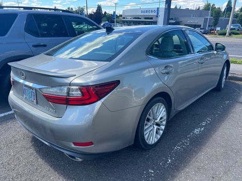 Used 2016 Lexus ES 350 w/ Luxury Package w/Wood Trim FWD image 4