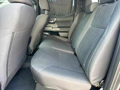 Used 2016 Toyota Tacoma TRD Sport w/ Towing Package image 14