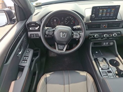 Used 2024 Honda Pilot TrailSport image 11
