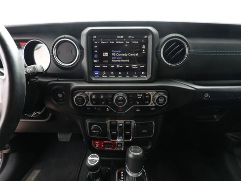 Used 2023 Jeep Wrangler Unlimited Rubicon 4xe w/ Cold Weather Group AWD/4WD image 17