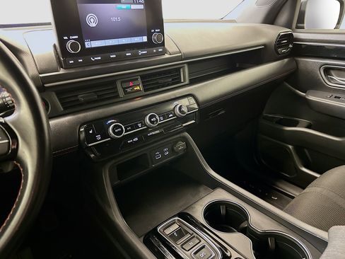 Used 2023 Honda Pilot Sport image 25