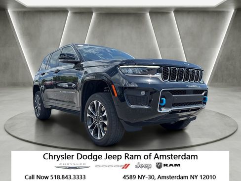 Used 2023 Jeep Grand Cherokee Overland w/ Luxury Tech Group IV AWD/4WD image 1