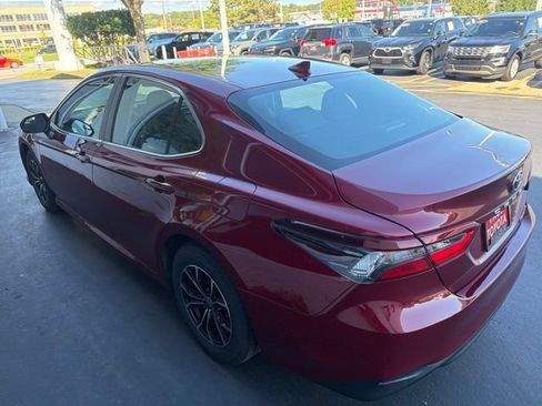 Used 2022 Toyota Camry LE FWD image 4