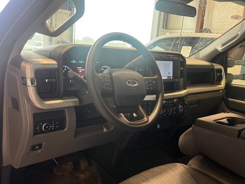 Used 2023 Ford F250 XL w/ STX Appearance Package AWD/4WD image 4