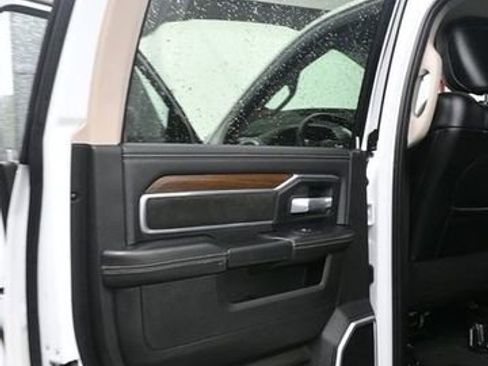 Used 2024 RAM 2500 Laramie AWD/4WD image 12