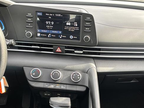 Certified 2025 Hyundai Elantra SE FWD image 23