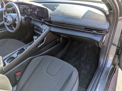 Used 2025 Hyundai Elantra SEL image 35