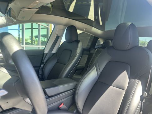 Used 2025 Tesla Model Y Long Range RWD image 34