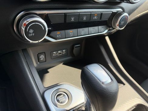 Used 2024 Nissan Sentra SV FWD image 18