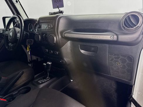 Used 2018 Jeep Wrangler Unlimited Sport w/ Quick Order Package 24W AWD/4WD image 32