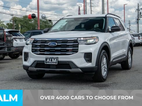 Used 2025 Ford Explorer Active image 3