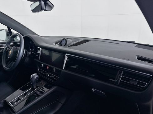 Certified 2024 Porsche Macan AWD/4WD image 29