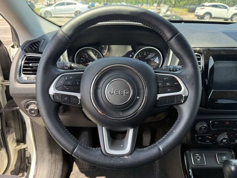 Used 2019 Jeep Compass Latitude FWD image 14