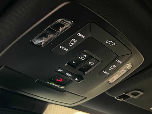 Certified 2025 Toyota Sienna XLE Woodland Edition image 28