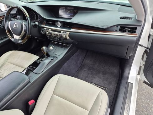Used 2013 Lexus ES 350 w/ Premium Pkg FWD image 19