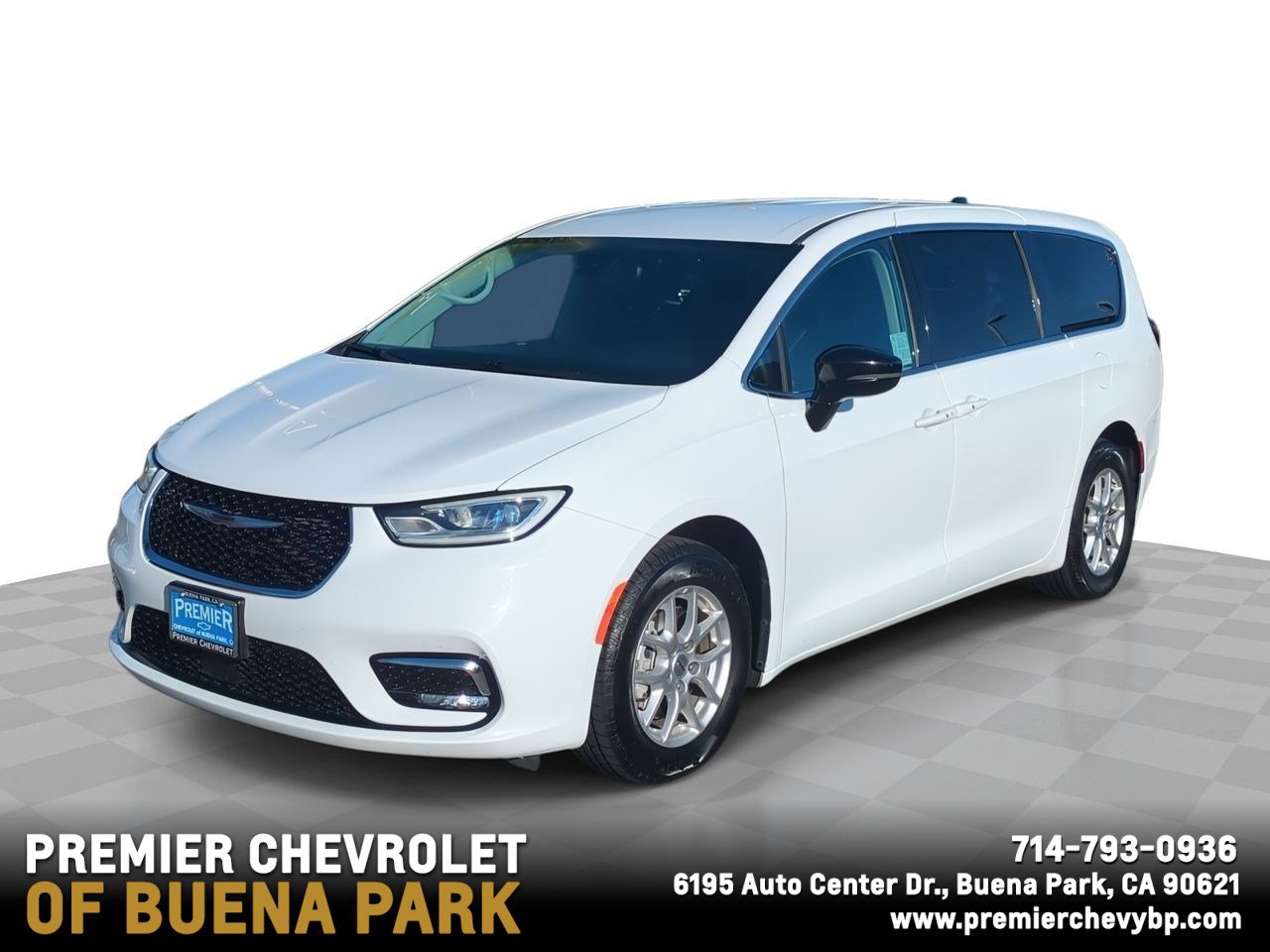 Used 2024 Chrysler Pacifica Touring-L FWD image 1