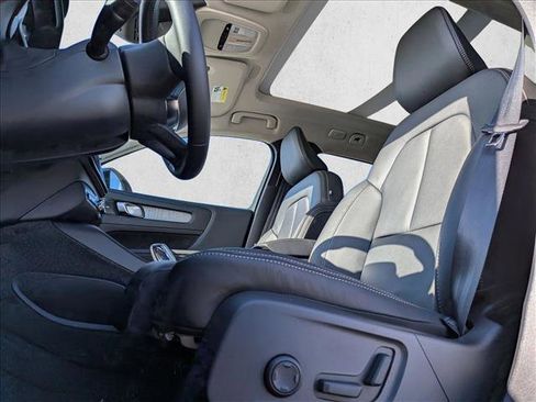 New 2026 Volvo XC40 B5 Ultra w/ Climate Package image 4