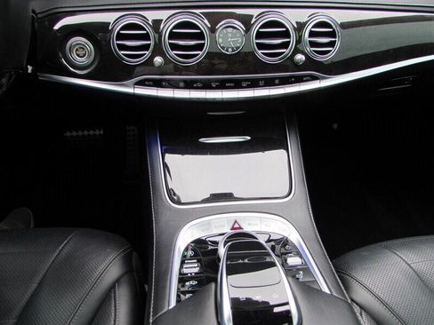 Used 2018 Mercedes-Benz S 560 Sedan image 20