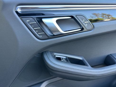 New 2026 Porsche Macan image 19