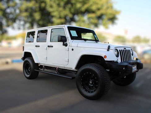 Used 2017 Jeep Wrangler Unlimited Sahara image 3