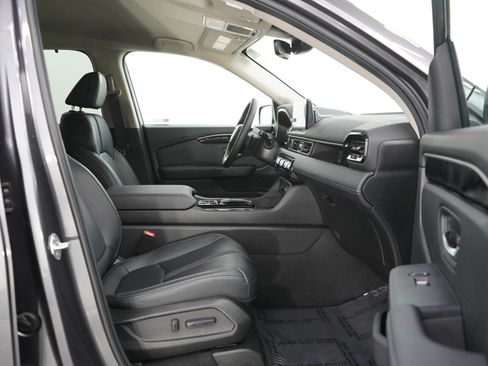Used 2025 Honda Pilot EX-L image 11