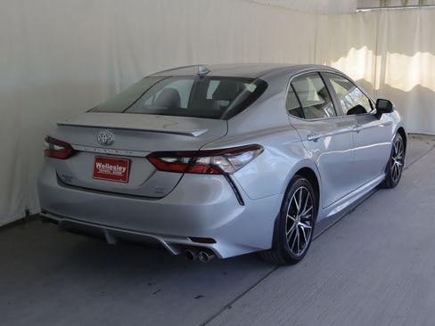 Used 2023 Toyota Camry SE AWD/4WD image 6
