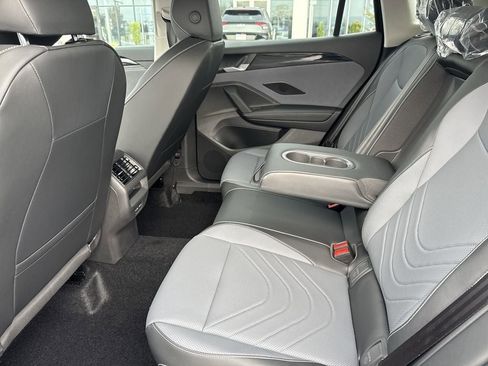 New 2025 Volkswagen Tiguan SE image 27