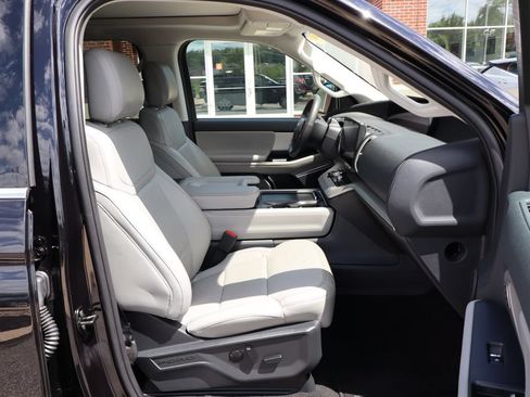 Used 2025 Ford Expedition Active AWD/4WD image 56