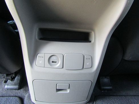 Used 2017 Kia Sedona EX FWD image 20
