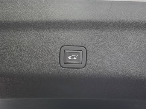 Used 2025 GMC Yukon Denali Ultimate AWD/4WD image 11
