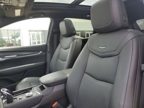 Certified 2023 Cadillac XT5 Sportv w/ LPO, Floor Liner Package AWD/4WD image 5