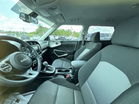 Used 2025 Kia Soul LX w/ LX Technology Package image 11