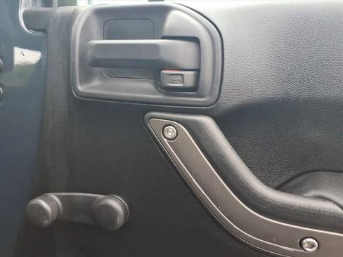 Used 2016 Jeep Wrangler Unlimited Sport w/ Connectivity Group image 10