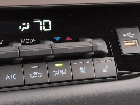 Used 2026 Toyota Tundra Platinum AWD/4WD image 29