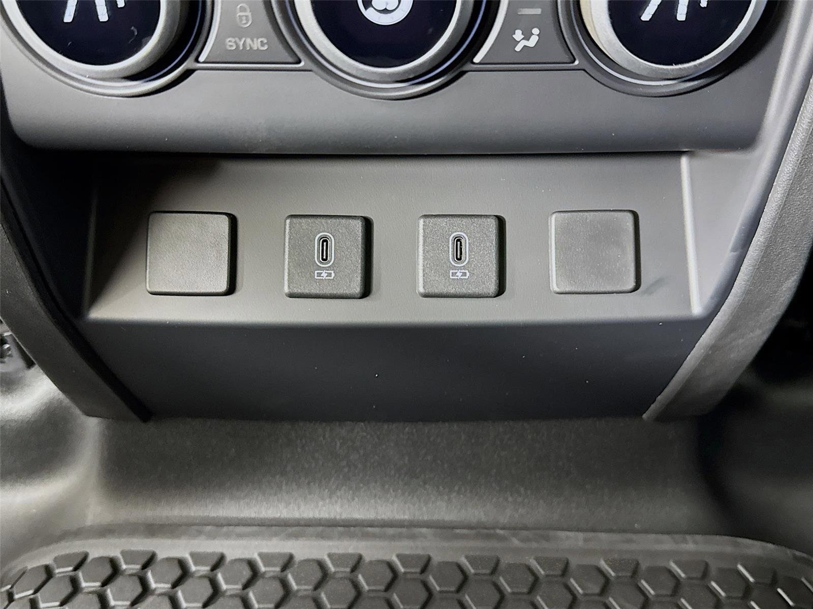 New 2026 Land Rover Defender 110 X-Dynamic SE AWD/4WD image 28