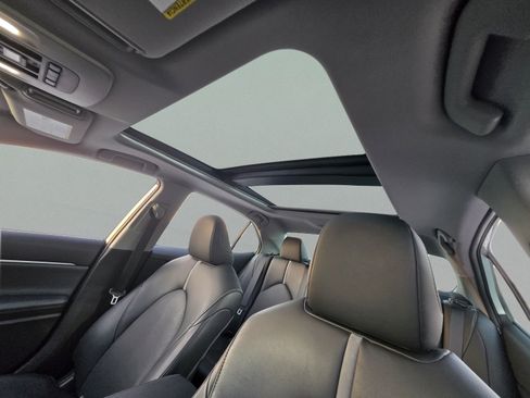 Used 2019 Toyota Camry XSE FWD image 12