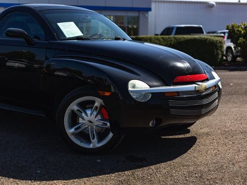 Used 2004 Chevrolet SSR w/ Preferred Equipment Group image 3
