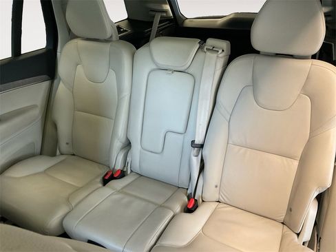 Certified 2024 Volvo XC90 B6 Plus w/ Protection Package image 13