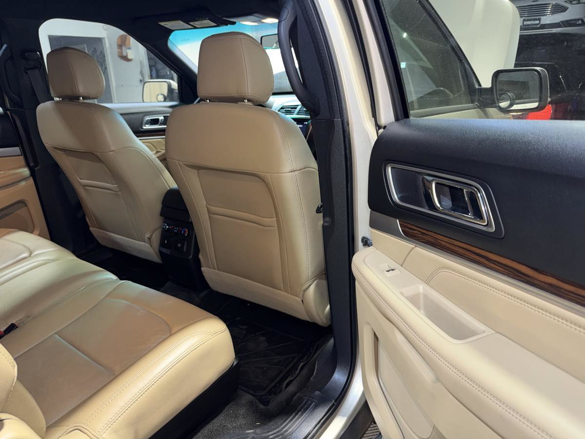 Used 2017 Ford Explorer Limited FWD image 29