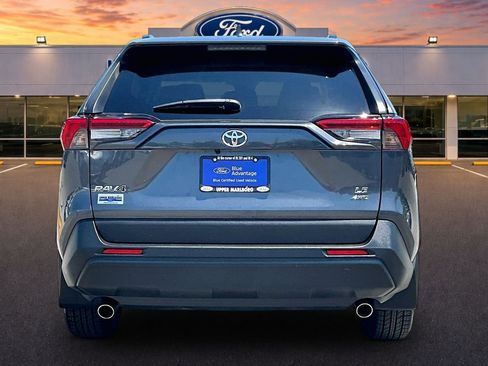 Used 2021 Toyota RAV4 LE AWD/4WD image 4