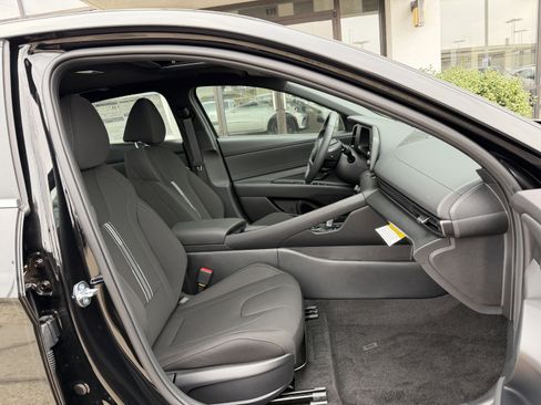 New 2026 Hyundai Elantra SEL Sport Premium image 17