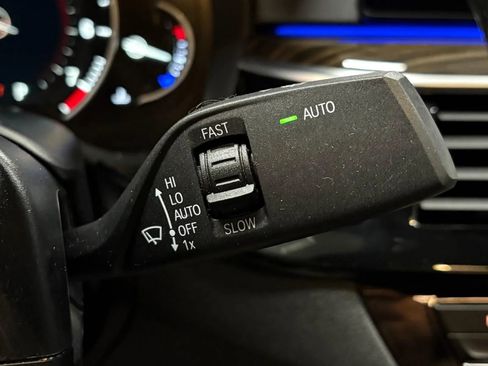 Used 2019 BMW 530i xDrive image 35