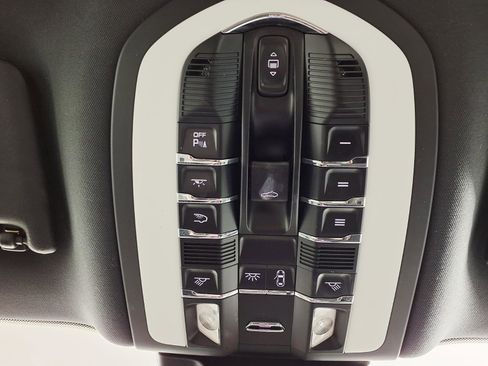Used 2023 Porsche Macan Turbo AWD/4WD image 22