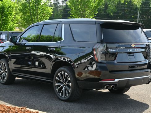 Used 2025 Chevrolet Tahoe High Country image 11