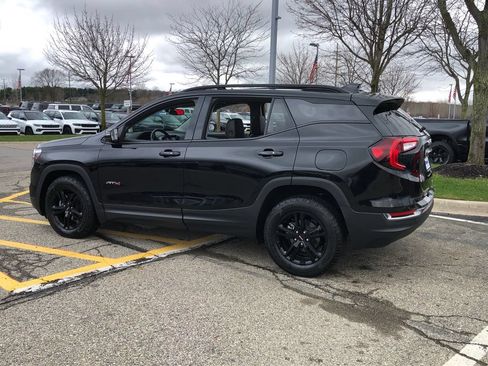 Used 2022 GMC Terrain AT4 AWD/4WD image 4