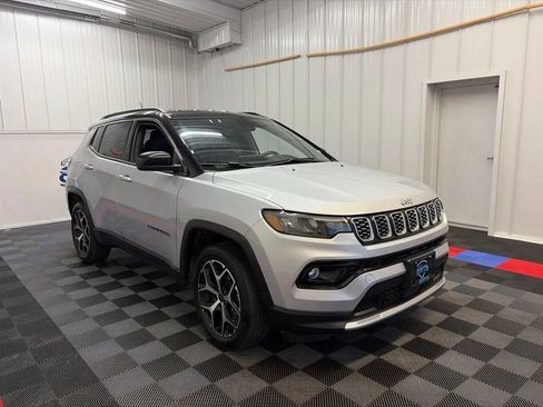Used 2025 Jeep Compass Limited AWD/4WD image 2